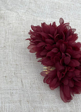 Cargar imagen en el visor de la galería, PEINA FLOR PETALOS
