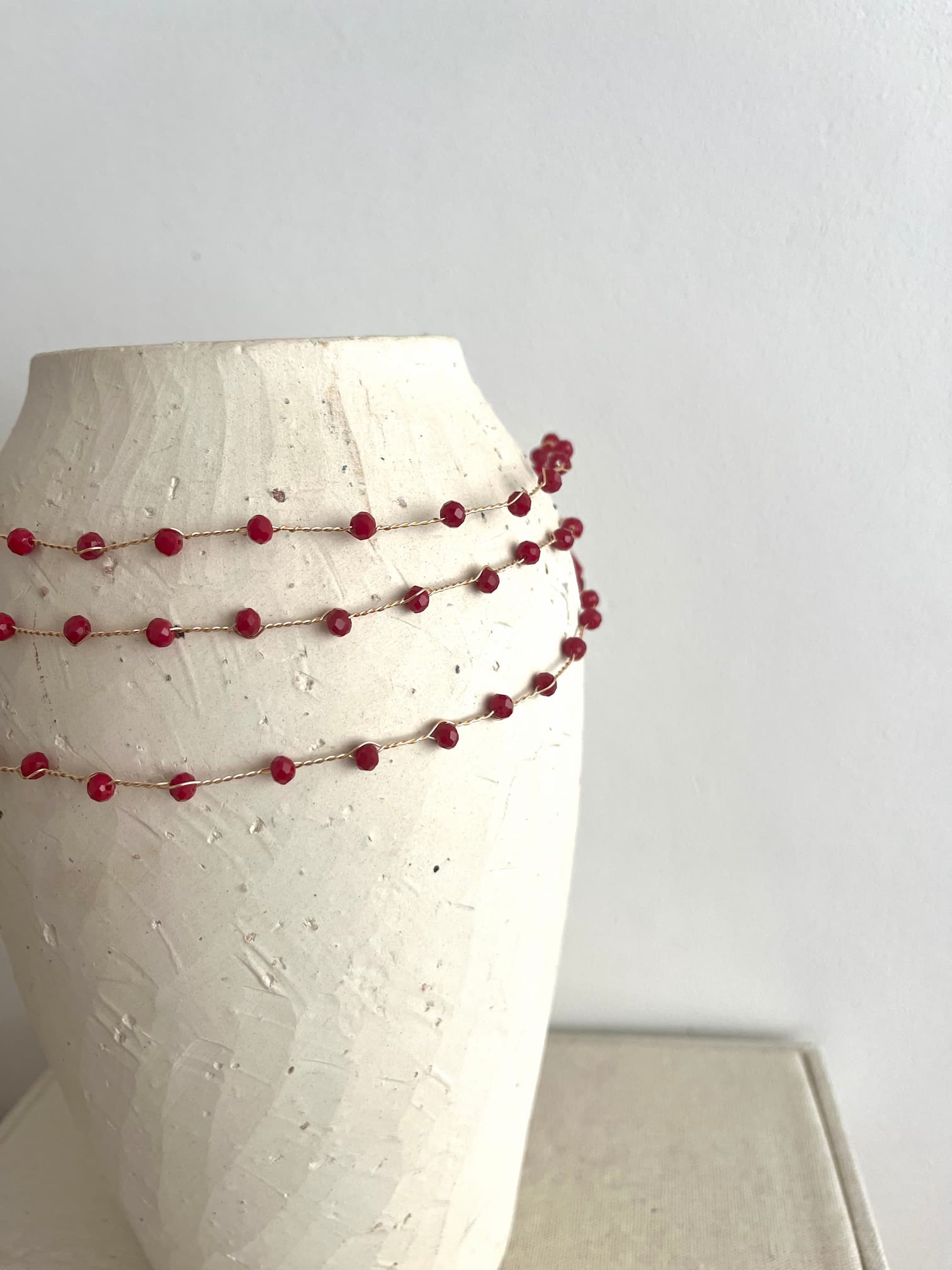 CHOKER HILOS DORADOS CEREZA