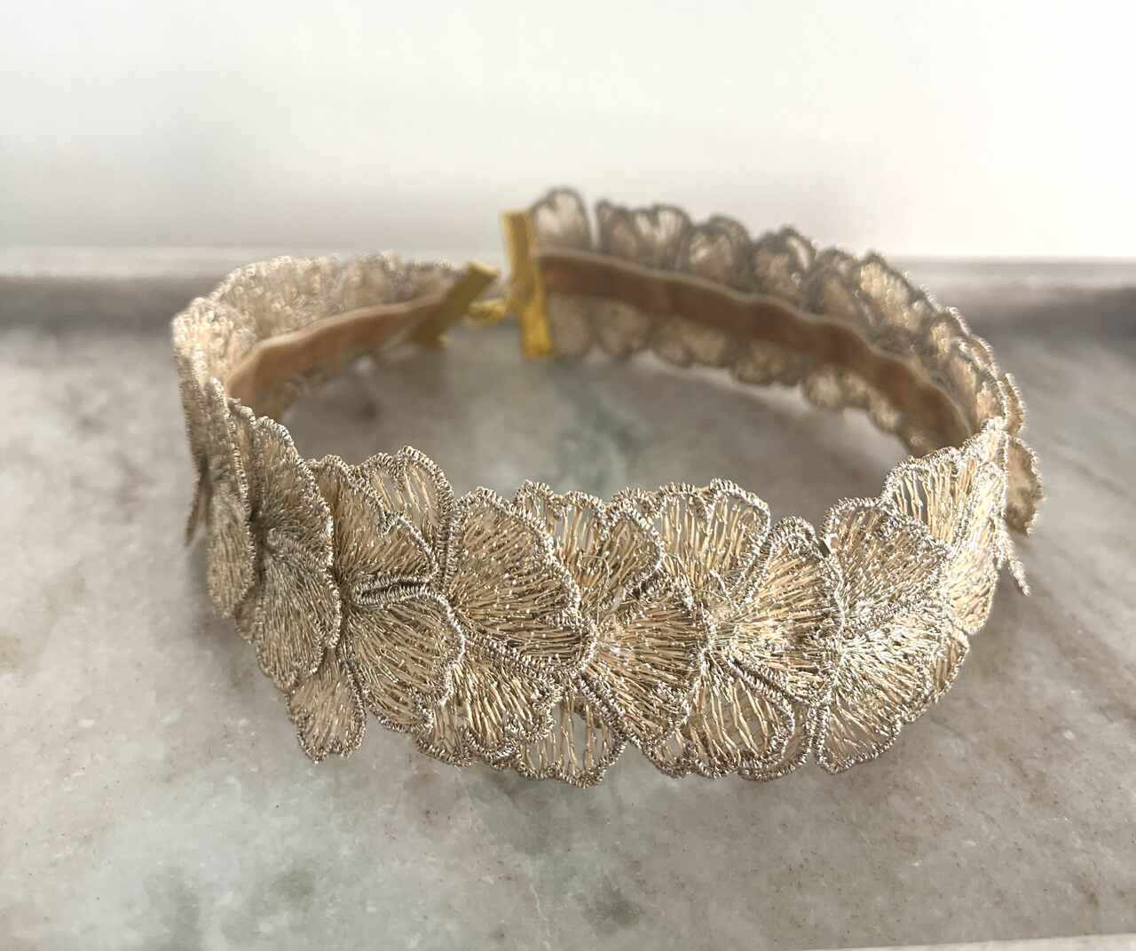 CHOKER FLORES BORADADAS
