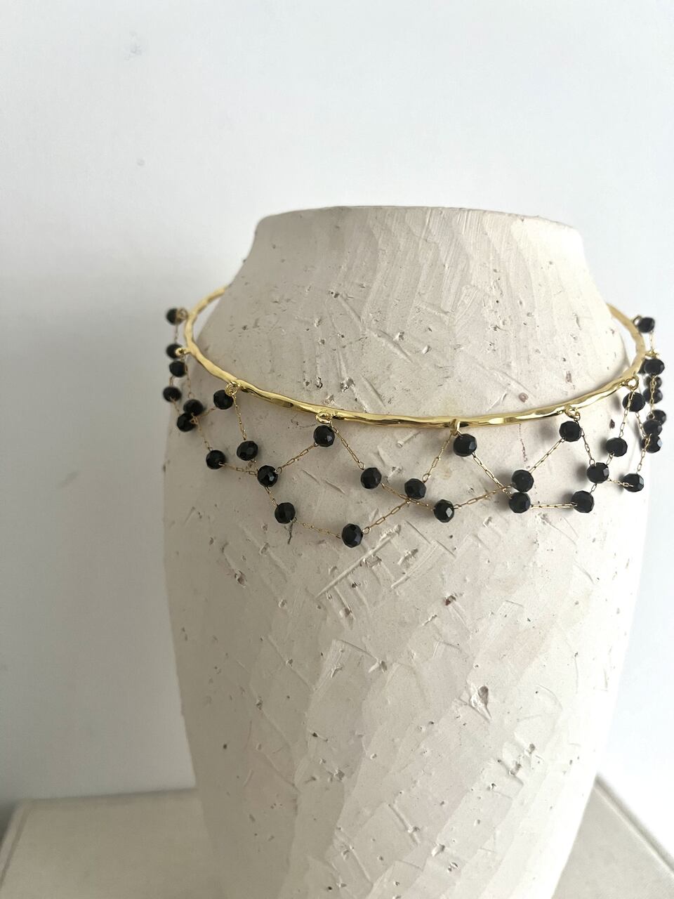 CHOKER COADENA CON PIEDRAS NEGRAS