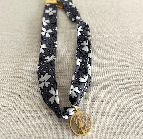 COLLAR LIBERTY VIRGEN NIÑA