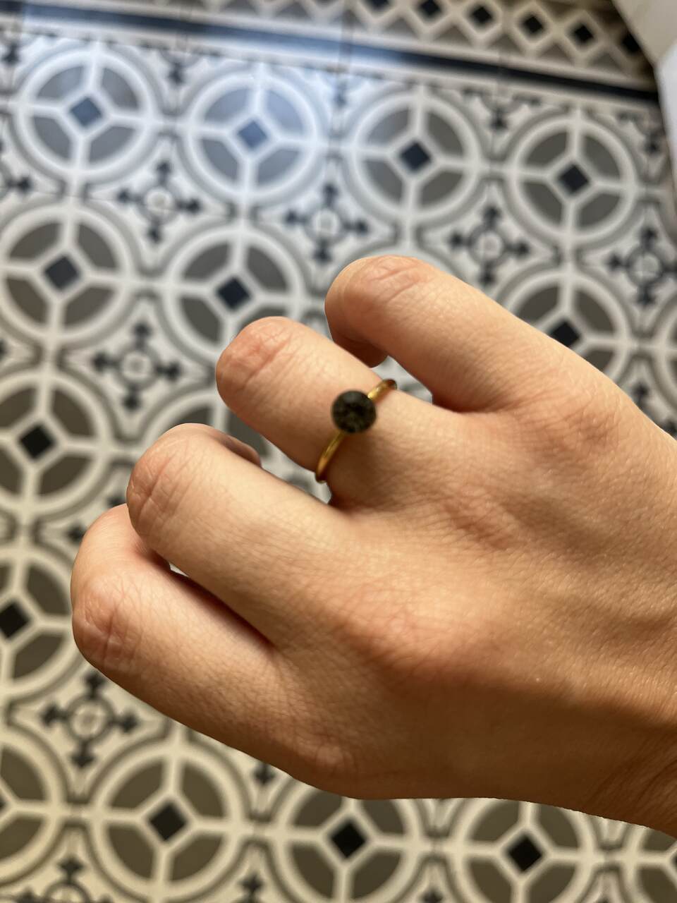 ANILLO PIEDRA PIRAMIDE