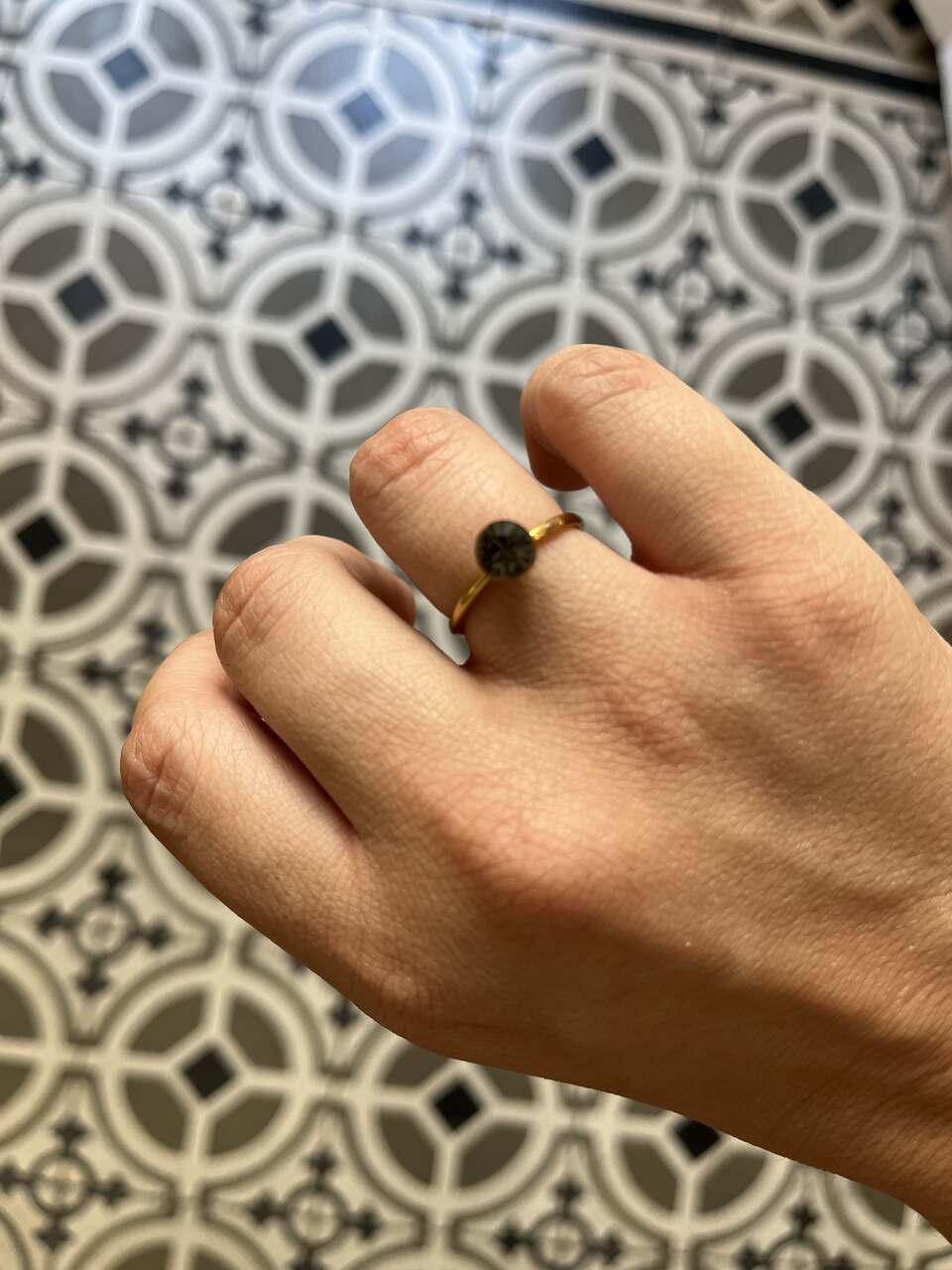ANILLO PIEDRA PIRAMIDE