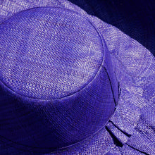 Cargar imagen en el visor de la galería, Sombreros de rafia Capeline artesanía de Madagascar

