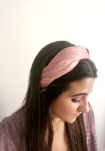 Cargar imagen en el visor de la galería, DIADEMA ENTRELAZADA
