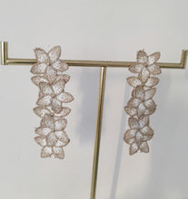 Cargar imagen en el visor de la galería, PENDIENTES GEA FLOR MAXI
