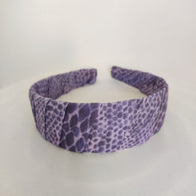 Cargar imagen en el visor de la galería, DIADEMA PRINT MORADA EMPOLVADO
