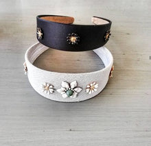Cargar imagen en el visor de la galería, DIADEMA CON ABALORIOS
